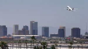 El corredor de la nueva autopista le dará una nueva cara a la ciudad de Phoenix. Foto: AP