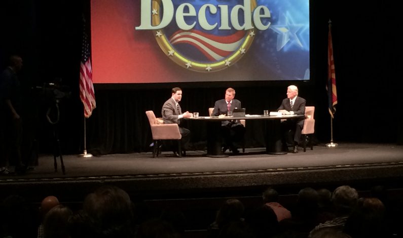 Ducey y Duval debaten sobre educación