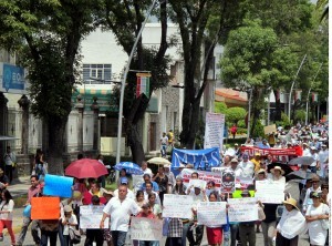 El enfrentamiento entre policías y pobladores de Chalchihuapan provocó la movilización de cientos de personas. Foto: Agencia Reforma