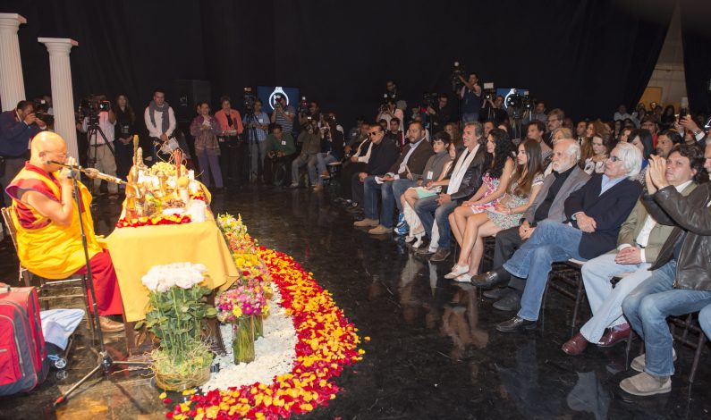 Ceremonia budista para “Muchacha Italiana Viene a Casarse”