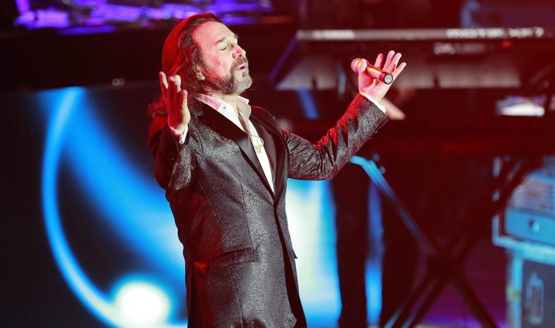 “El Buki” llena la Expo Feria Michoacán por concierto