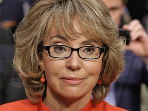 Gabby Giffords recibió el reconocimiento por ser un “agente de cambio”. Foto: AP