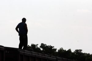 Entre los detenidos se encuentran presuntos traficantes de humanos. Foto: Notimex