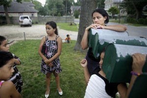 Algunos estados han comenzado a movilizarse para acomodar a la gran cantidad de niños centroamericanos que cruzaron solos la frontera. Foto: AP