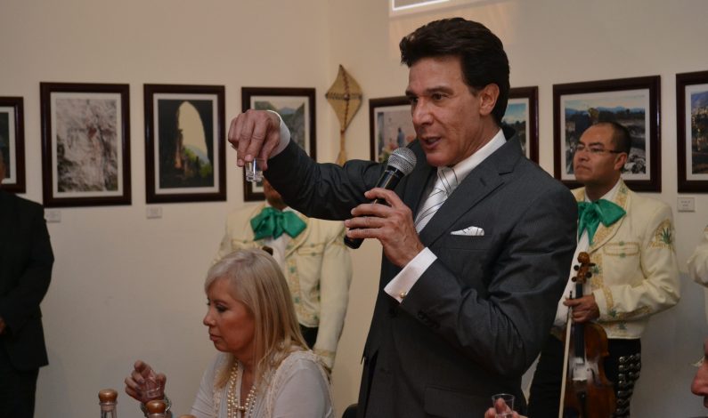 Fernando Allende lanza su tequila