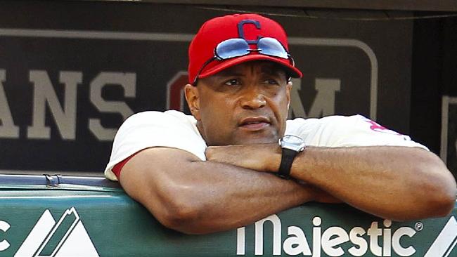 Sandy Alomar, candidato para dirigir a los D-Backs  