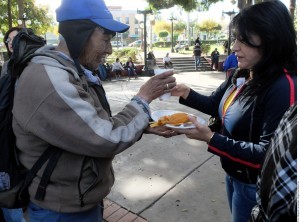 Cientos de ex braceros esperan recibir sus indemnizaciones. Foto: Agencia Reforma 