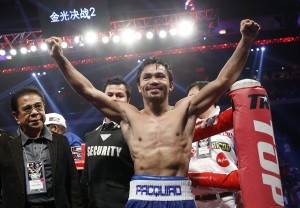 Un sonriente Manny Pacquiao celebra su victoria sobre Algieri. Foto: AP