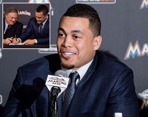 Giancarlo Stanton firmó el miércoles su contrato histórico con Miami. Foto: AP