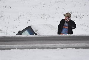 Varias  carreteras importantes fueron cerradas y numerosas escuelas cancelaron las clases. Foto: AP