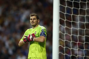 Iker Casillas afirmó que "el compromiso que tenemos los jugadores que estamos aquí es máximo". Foto: AP