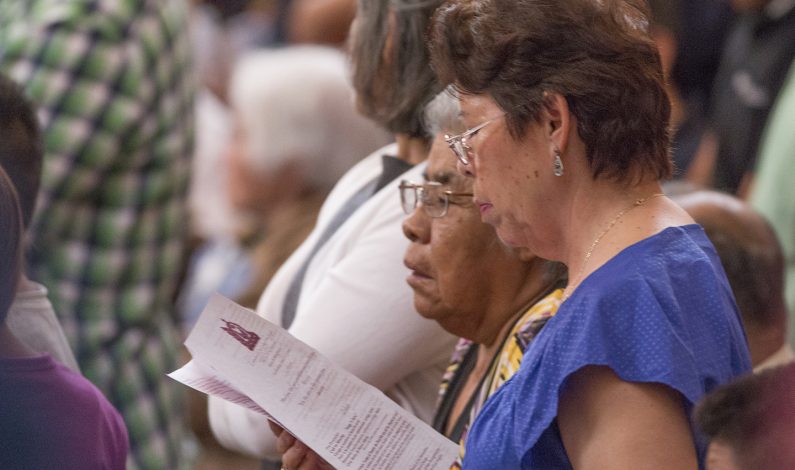 Iglesia Católica de EU lanza catecismo en línea para hispanos