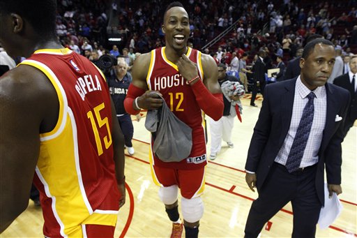 Rockets vencen a Spurs y siguen invictos