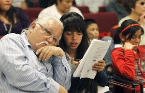 Salvador Reza encabezará la manifestación de esta tarde afura del Consulado de México en Phoenix. Foto: AP