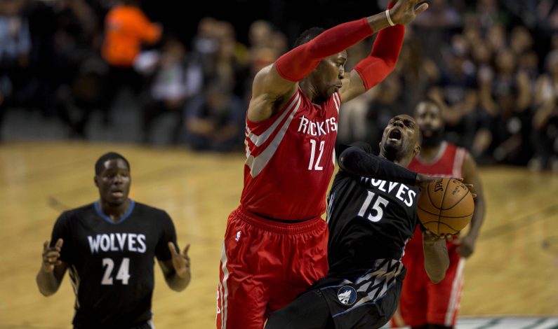 Howard se luce y los Rockets ganan en México