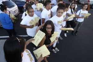 El mensaje de los votantes latinos a demócratas y republicanos fue que los temas de interés para la comunidad deben ser atendidos por los políticos. Foto: AP