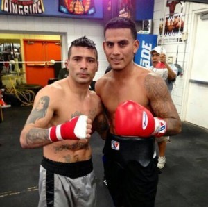 José Benavidez Jr.  (der) posa junto a su sparring. Foto: Cortesía