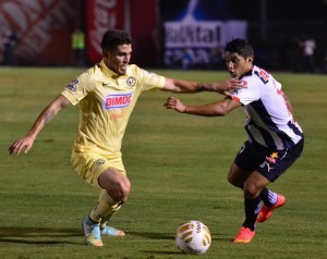 Las Águilas del América prácticamente sepultaron las aspiraciones de Rayados de Monterrey, de llegar a la Final, al golearlos 3-0, en el partido de ida de la semifinales de la Liga MX, en el estadio Tecnológico. Foto: Notimex