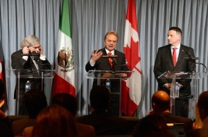 Los secretarios de Estados Unidos Ernest Moniz, de México Pedro Joaquín Coldwell y de Canadá Greg Rockford, formalizaron su interés en una mayor cooperación energética. Foto: Notimex