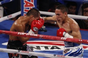 El turno estelar de la velada en Hermosillo lo tendrá el “Gallo” Estrada (derecha) , con foja de 30-2, 20 nocauts. Foto: AP