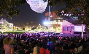 Como ya el friíto se siente en la noche, se recomienda a los asistentes llevar cobijas, abrigos, guantes, sombreros, calcetines gruesos. Foto: www.downtownphoenix.com