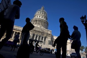 Antes del próximo 10 de abril podrían abrirse las embajadas de ambos países. Foto: AP 