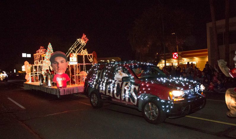 Luces multicolores alumbraron las calles de Phoenix