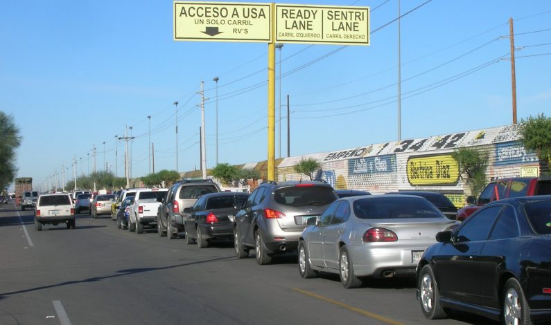 Sonorenses acuden a realizar compras navideñas en Arizona