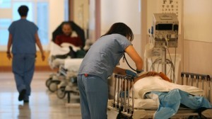 El hombre parece tener los síntomas de ébola, por lo que fue ingresado hoy al Hospital Emory de Atlanta. Foto: AP Archivo