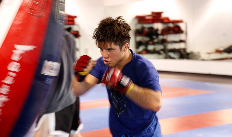 Halla Henry Cejudo a golpes el sueño mexicano