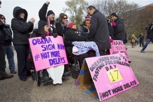 Las acciones de Obama bajo el Programa de Acción Diferida para Llegados en la Infancia (DACA) beneficiarían a los jóvenes que llegaron a este país antes de cumplir los 16 años de edad. Foto: AP