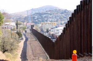 Bancos en Estados Unidos están cerrando sus sucursales en la frontera con México para evitar las cuantiosas multas de ser encontrados responsables de lavar dinero producto del tráfico humano y de drogas. Foto: Agencia Reforma