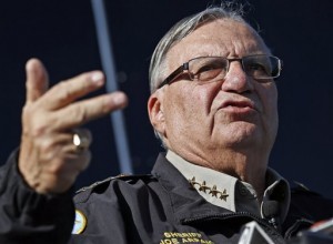 El abogado de Arpaio, John Masterson, dijo que no existía evidencia presentada que mostrara que las identificaciones fueron confiscadas de manera ilegal. Foto: AP