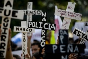 Decenas de miles de personas han salido a las calles desde que los 43 estudiantes de magisterio desaparecieron el 26 de septiembre. Foto: AP