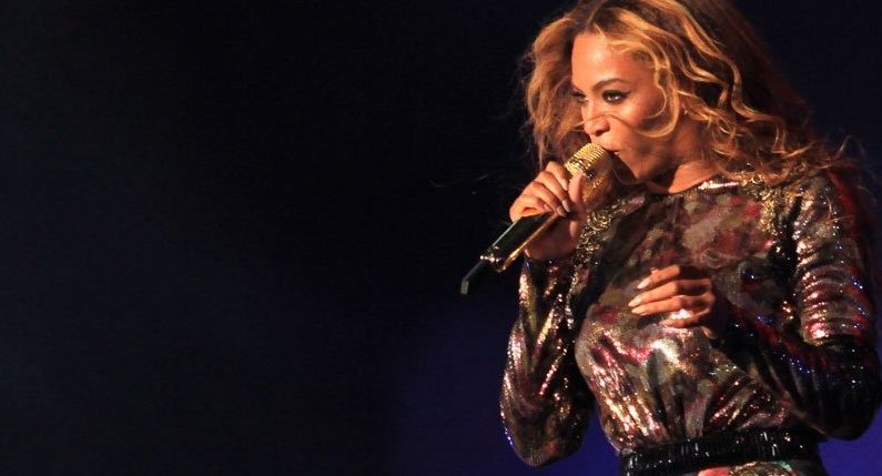 Medio tiempo del Super Bowl, de estudiantes a Beyonce