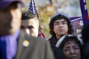 Bajo la directiva ejecutiva de Obama, el gobierno buscó ampliar a partir de febrero pasado el DACA, que se estima beneficiaría a unos 300 mil jóvenes indocumentados 