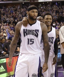 Cousins, de Sacramento, encestó mediante un salto justo cuando el tiempo se agotaba, y totalizó 28 puntos y 12 rebotes. Foto: AP