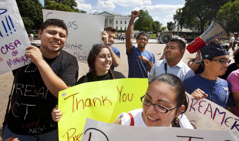 Expresa alcalde de NY apoyo a programas a favor de inmigrantes