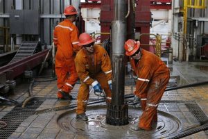  Analistas pronostican que Pemex verá una crisis de dinero en efectivo y lento crecimiento en puestos de trabajo. Foto: AP