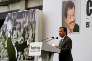 El presidente nacional del PRI, César Camacho Quiroz, encabezó la ceremonia del XXI Aniversario Luctuoso de Luis Donaldo Colosio Murrieta, en la Universidad del Claustro de Sor Juana. Foto: Notimex