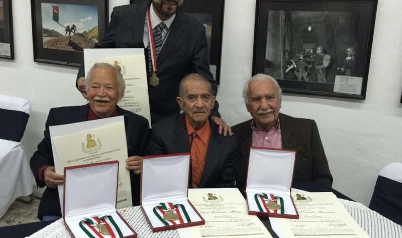 David Carrillo, Premio Nacional de Periodismo por 75 años como caricaturista