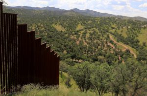 Trump ha hecho de la seguridad en la frontera una piedra angular de su campaña, y se ha comprometido a construir un muro a lo largo de la frontera con México. Foto: AP