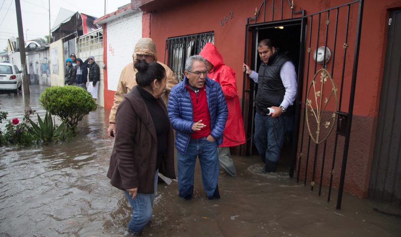 Lluvias dejan mil 500 damnificados en Michoacán