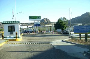 en la aduana de Lukeville fue detenida una mujer mexicana de 26 años de edad, vecina de Puerto Peñasco, Sonora, cuando los agentes descubrieron más de 111 libras (50 kilogramos) de marihuana e. Foto: Notimex