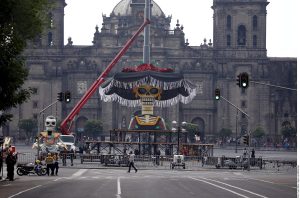 Otro de los empleados de seguridad sostuvo que hoy se abriría totalmente el acceso al Zócalo.