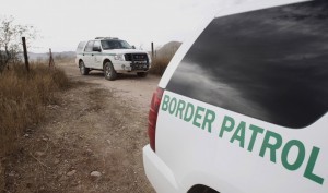 detuvieron a 102 migrantes, incluidos 73 hombres, 12 mujeres y 17 menores de edad. Foto: AP