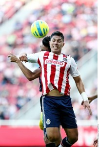 Carlos Salcedo, defensa de las Chivas del Guadalajara. Foto: Notimex