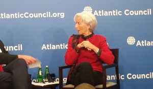 La Directora Gerente del Fondo Monetario (FMI) Christine Lagarde consideró que el reto para los responsables de las políticas alrededor del mundo frente a las crecientes amenazas a la estabilidad financieras es combinar políticas para impulsar el crecimiento a fin de evitar lo que caracterizó como el “crecimiento mediocre", tema que será repasado durante los trabajos de la reunión anual de primavera del fondo y el Banco Mundial que se desarrollará en esta capital. NOTIMEX