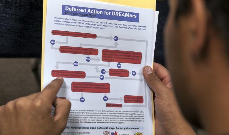 Aumentan fraudes contra migrantes ante suspensión de DACA