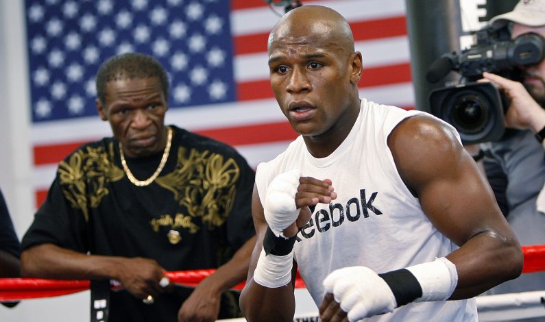 Hace Floyd Mayweather todo por ganar